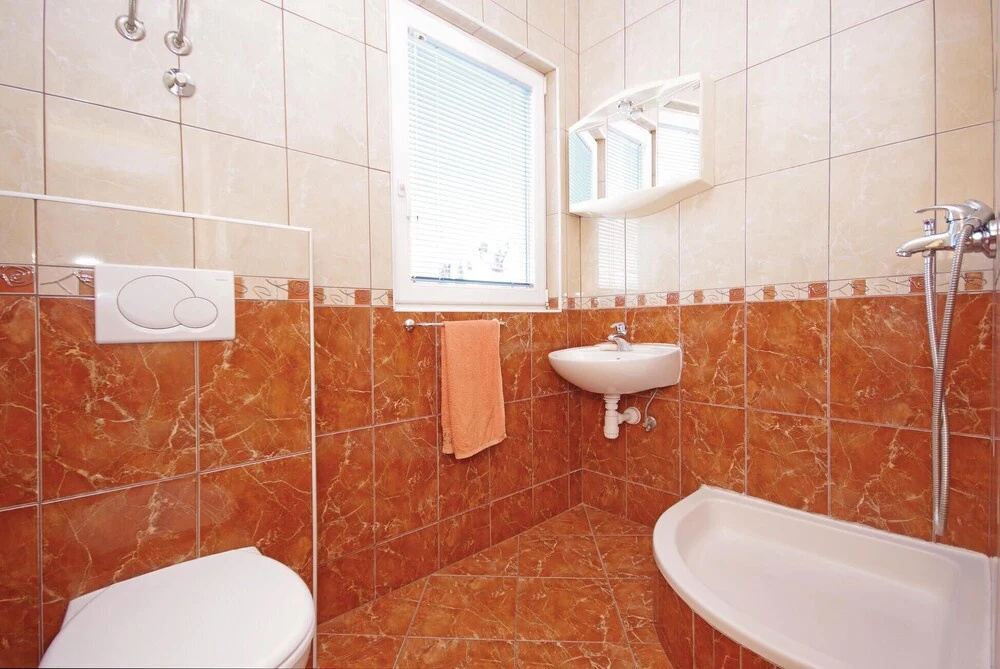 Amazing Home in Makarska With Wifi and 3 Bedrooms