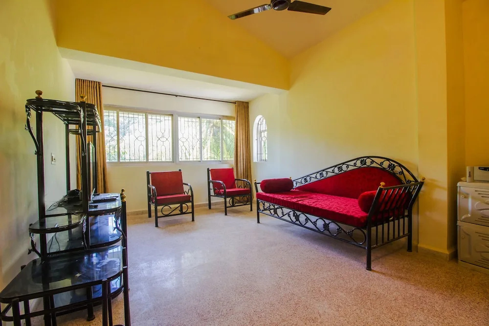 OYO 15817 Home Spacious 3BHK Candolim