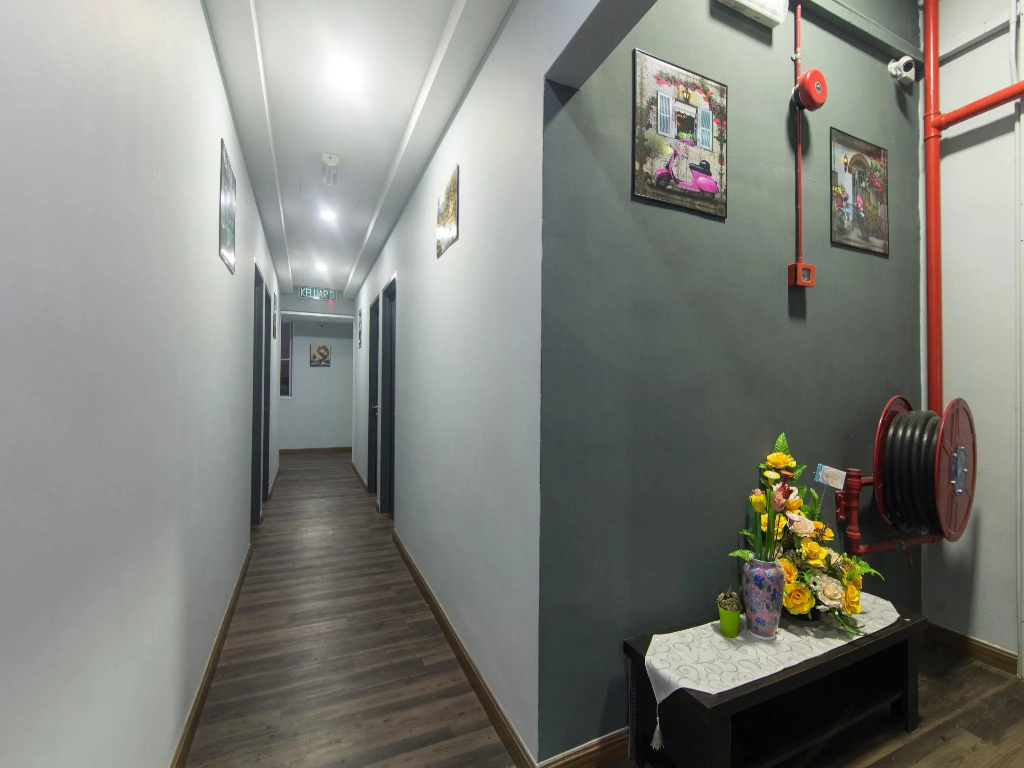 OYO 937 Lucky Hotel