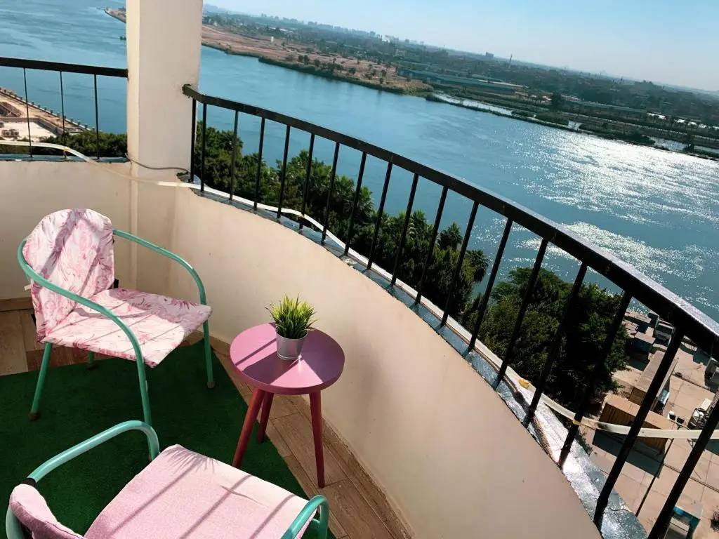 Nile Pyramidal View Apartment