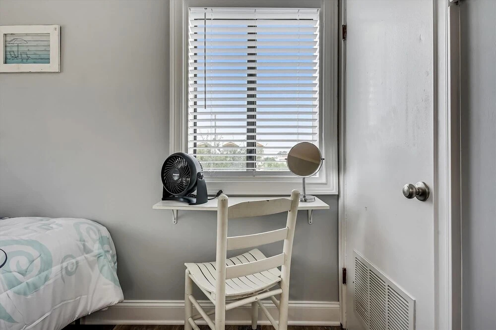 Cozy Holiday Hideaway, Sleeps 4! Steps To The Beach! Renovated 2021 Condo by RedAwning