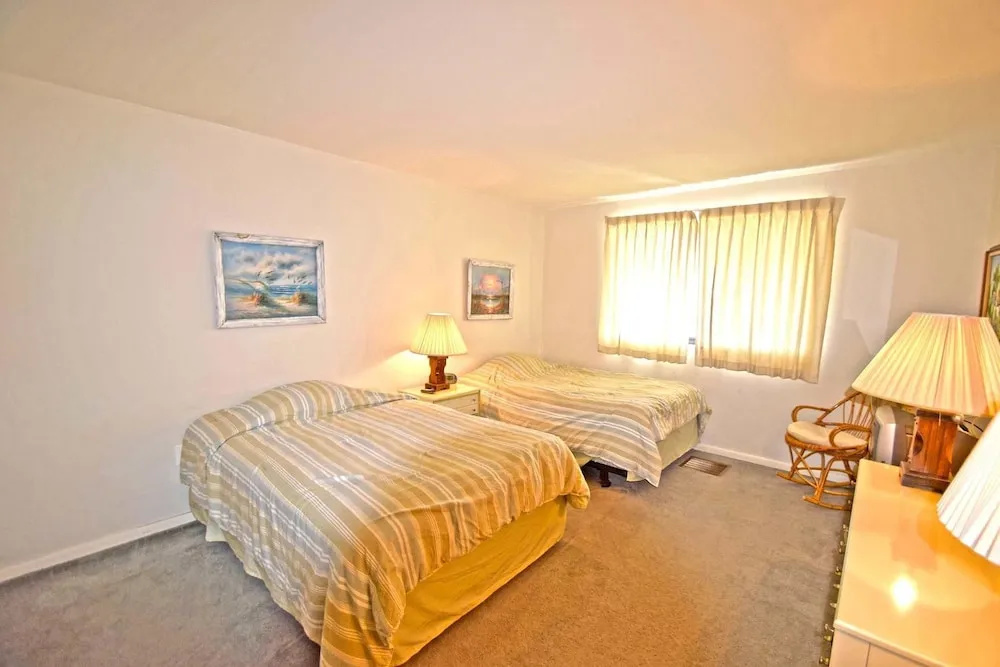Jockey Beach 330 1 Br condo by RedAwning