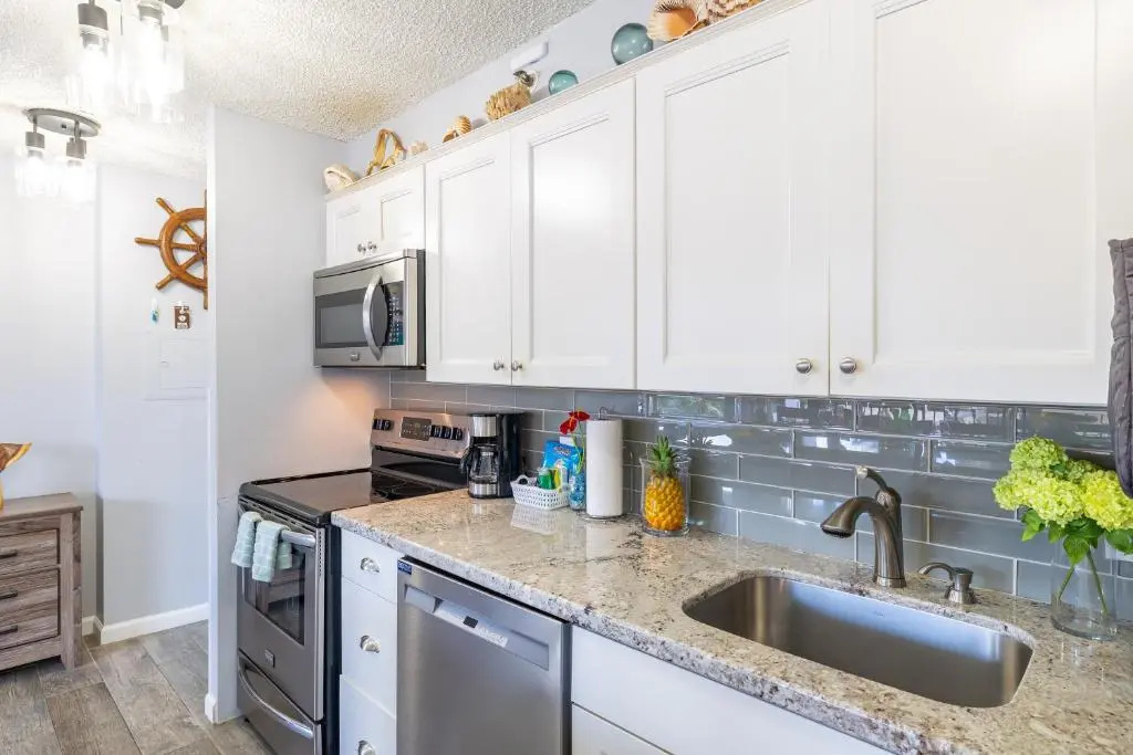 Beautiful 7th Floor with Partial Ocean Views | 1 Block to Beach | Free Parking & WIFI
