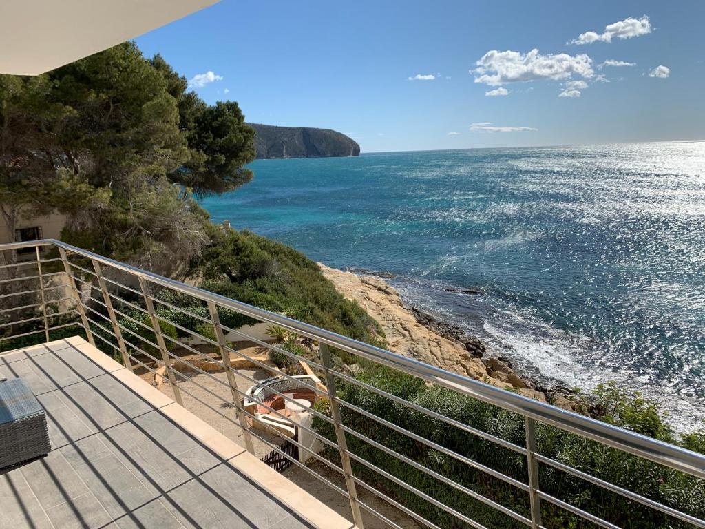 Sea front, design, Air Conditioning, heating, First floor, 4beds
