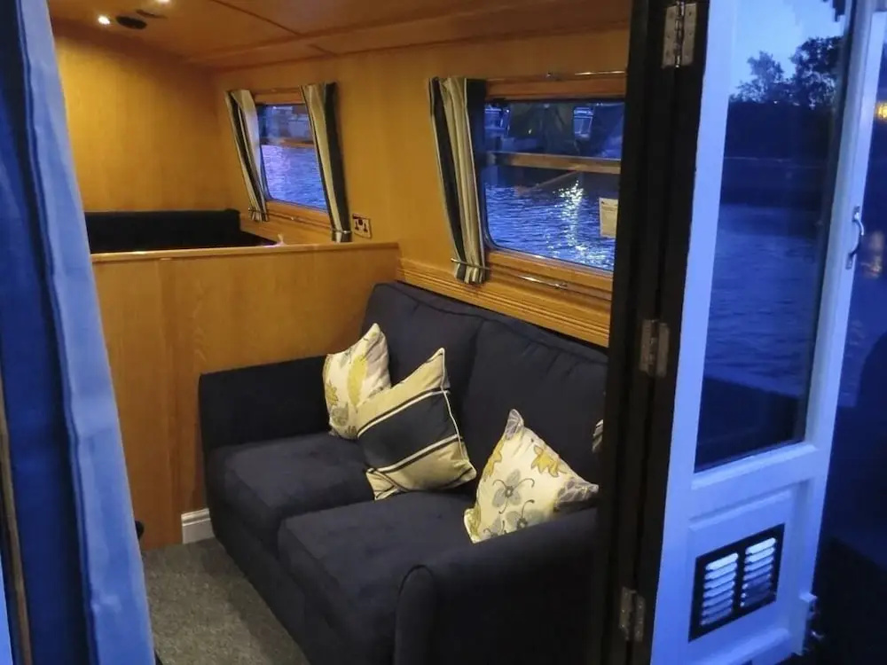 Houseboat Hotels