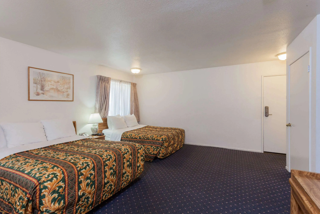 Days Inn by Wyndham Anaheim West