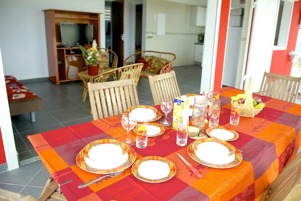 House With 2 Bedrooms in Saint François, With Pool Access, Enclosed Ga