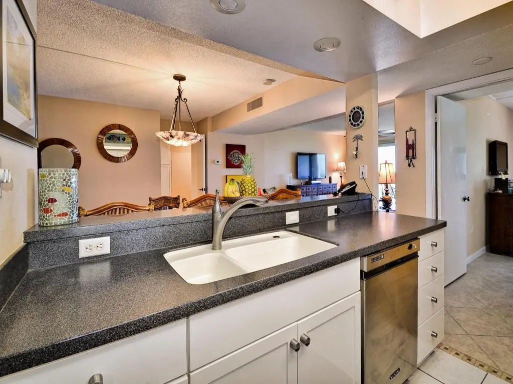 440 West 607N 6th Floor 440 West Condo with Stunning Water View. 23148