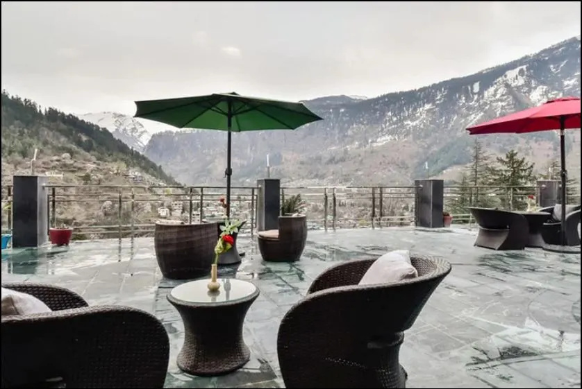 Hotel Snow Crests Manor
