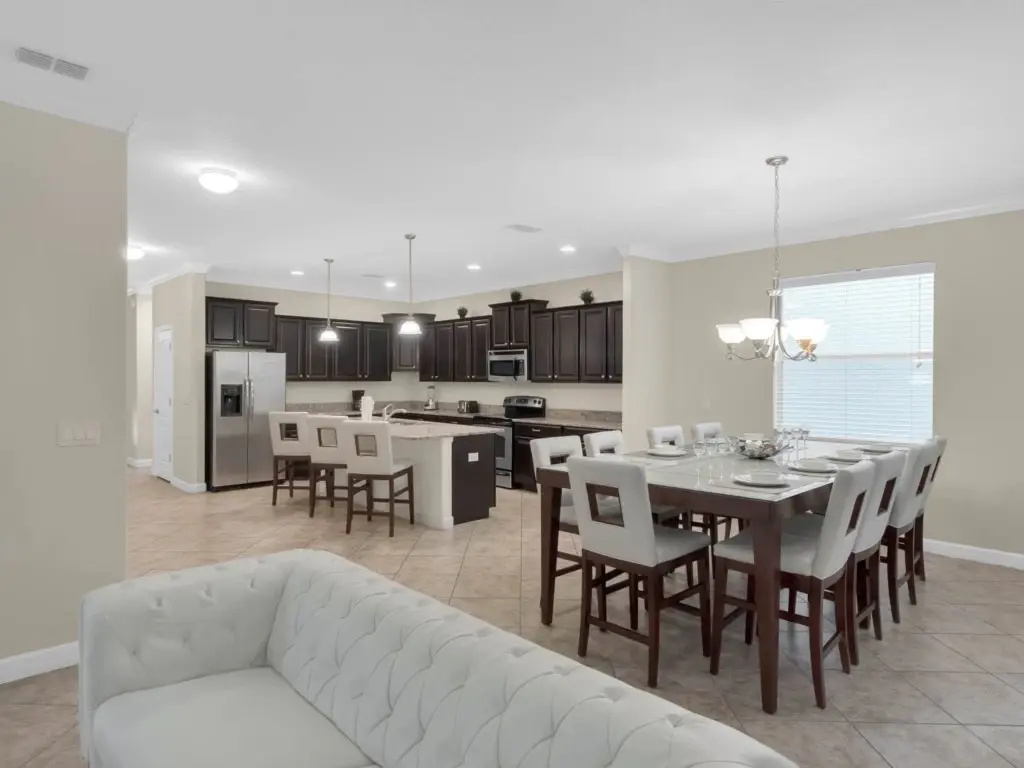 6 BD 5 BA Paradise Palms 8937 CP