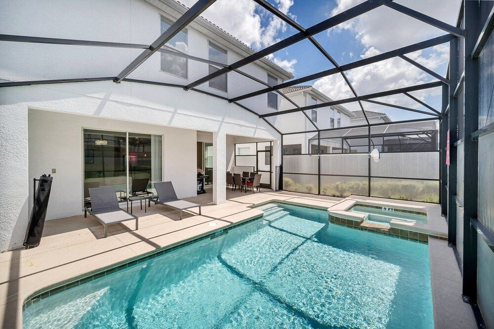 Gorgeous, Modern Home W/private Pool!