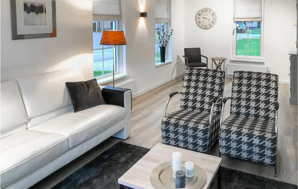 Three-Bedroom Holiday Home In Hoge Hexel