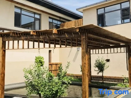 Longmen Lanyi Hot Spring Homestay