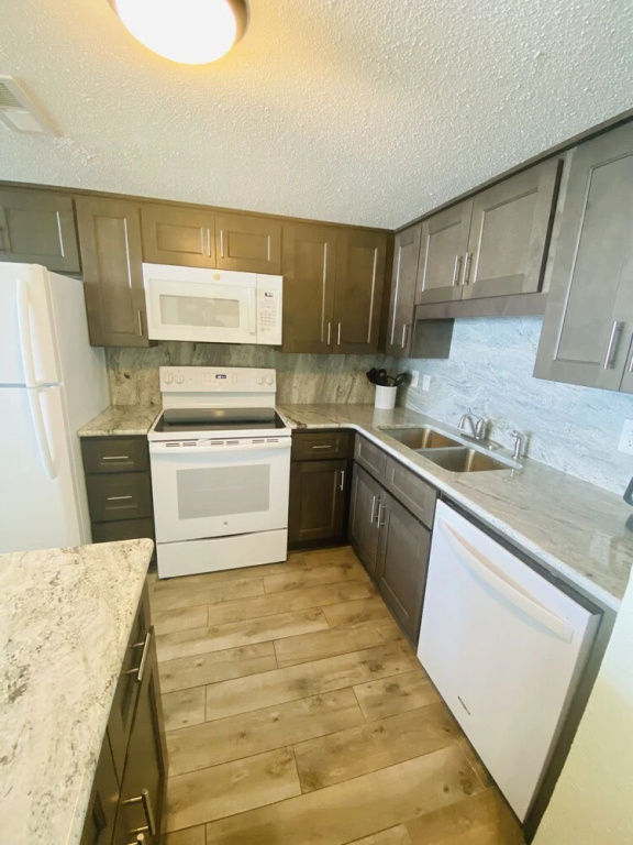 0302 Waters Edge Resort 2 Bedroom Condo by Redawning