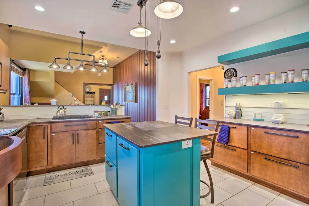 Pet-friendly OKC Home w/ Yard ~ 5 Mi to Dtwn!