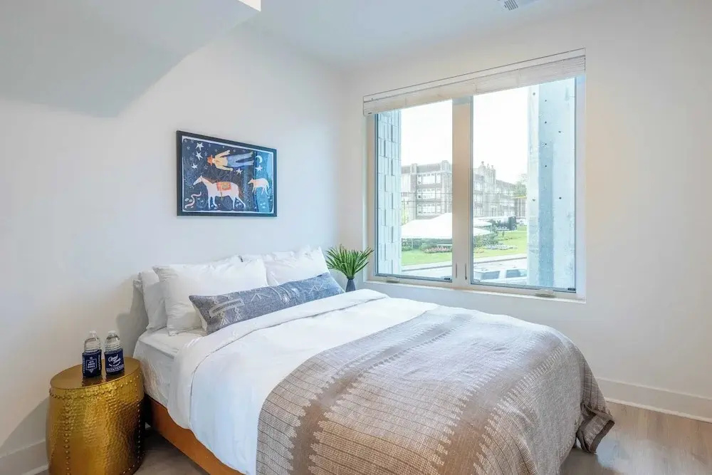 Sleeps 24, 2 Units Mins to Downtown Outrider by Avantstay