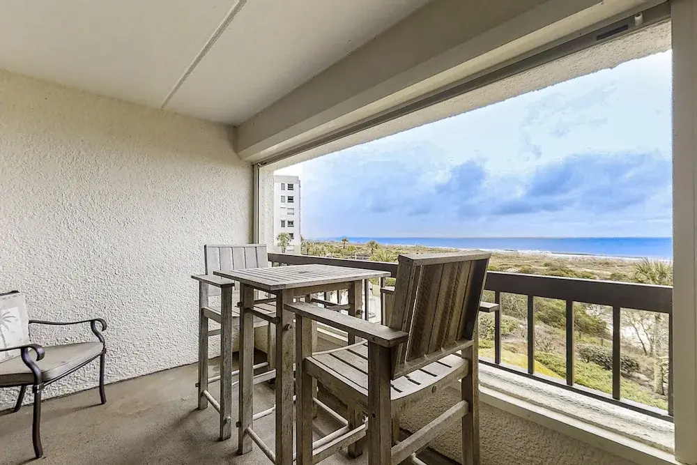 Oceanfront Condo With Pool & Tennis - Balcony, AC, Wifi & Washer/dryer