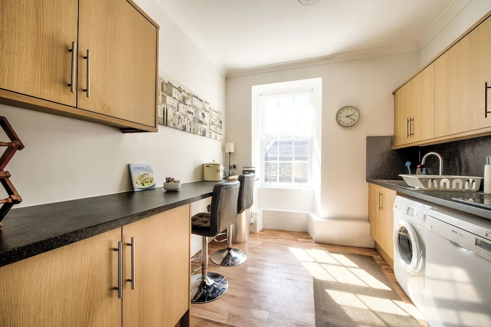 Spacious 2Br Home In New Town