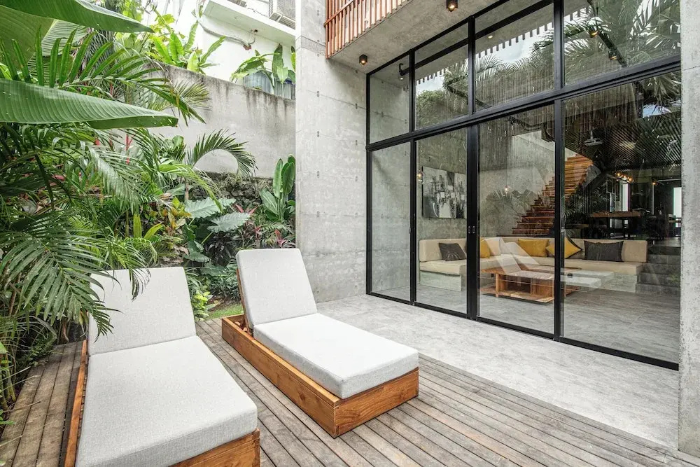 Chic 4BR Villa, Canggu Hub, 8mins to Beach Bliss