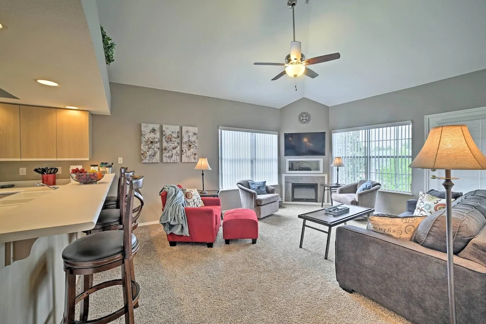 3 Mi to 76 Strip: Condo w/ Hot Tub Access!