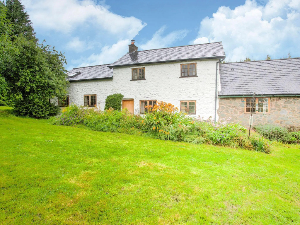 Vintage Holiday Home in Welshpool With Garden
