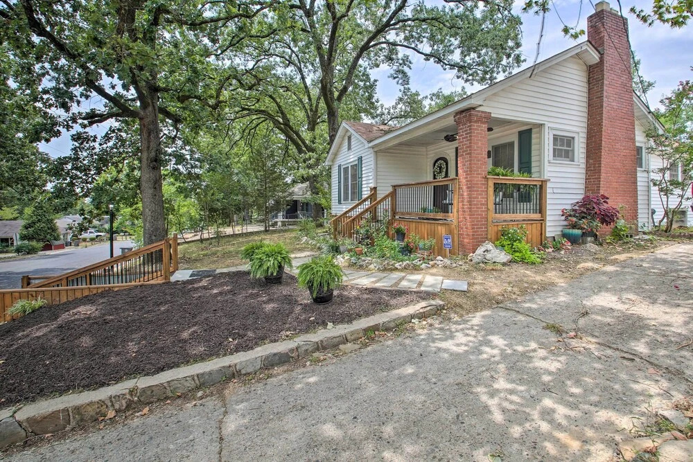 2 Mi to Central Ave: Quaint Hot Springs Home!