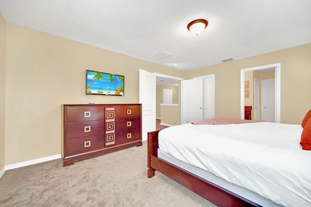 6BR Family Home w Private Pool BBQ Netflix