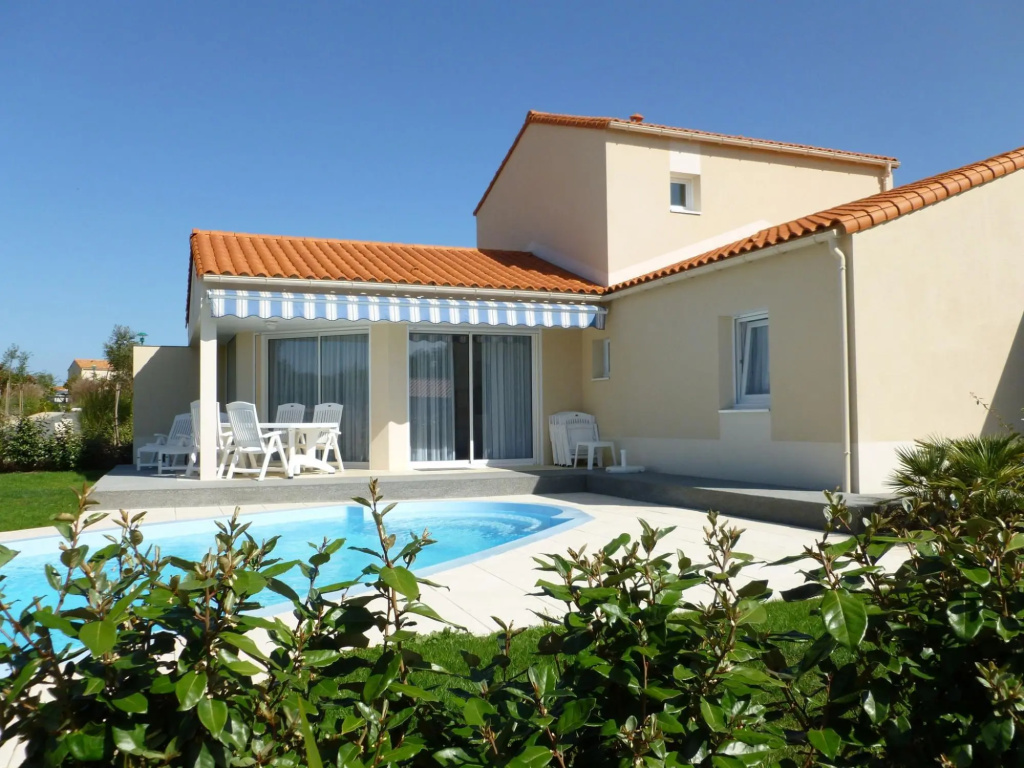 Attractively furnished villa with private pool in Château d'Olonne