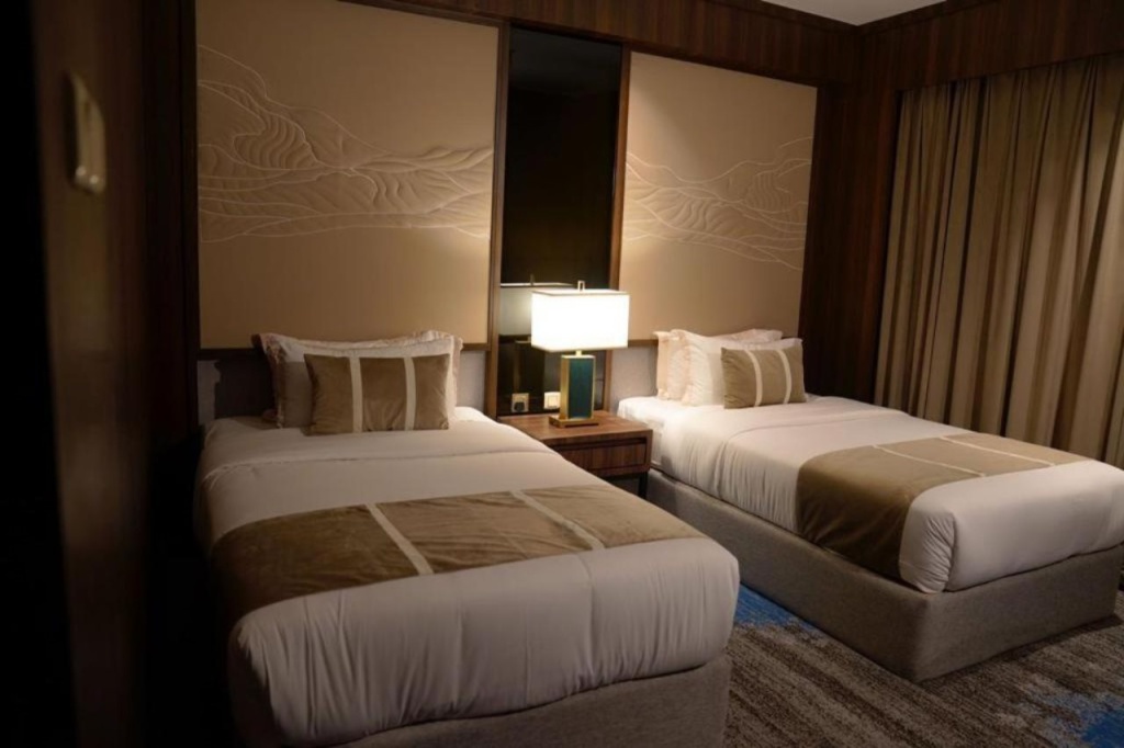 Azar hotel