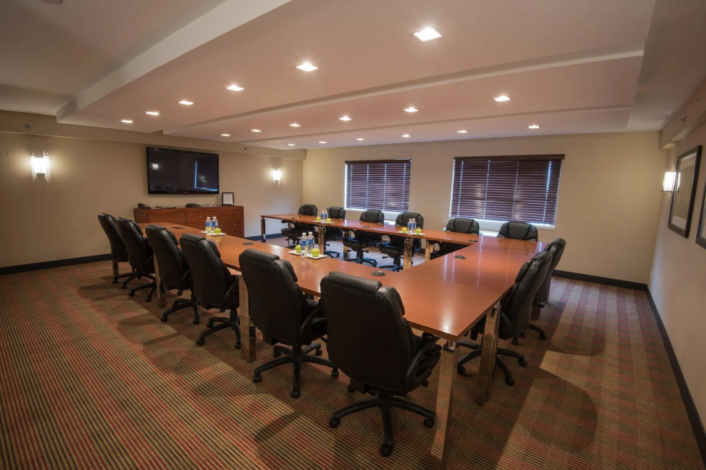 Four Points by Sheraton Winnipeg South