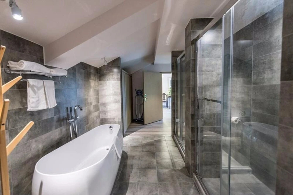 Hangzhou Yunqi Fan Path Blue b&B