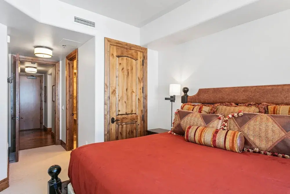 Grand Lodge - 3 Bedroom Deluxe #304 - Ski-in/out 3 Condo