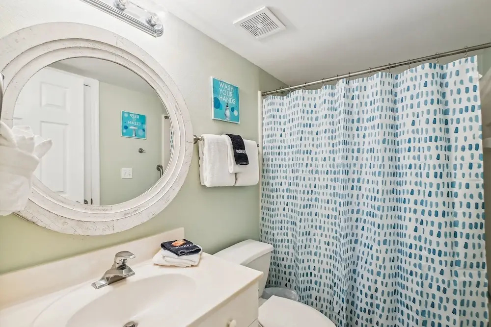 Seacrest 715B is a 2 BR Gulfside on Okaloosa Island by RedAwning