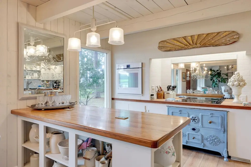 Secluded Riverfront Home w/ Dock Under Mossy Oaks
