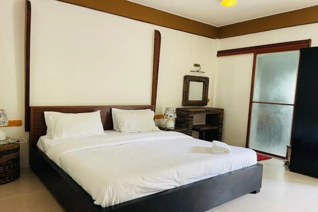 Long Beach Laamu Hotel