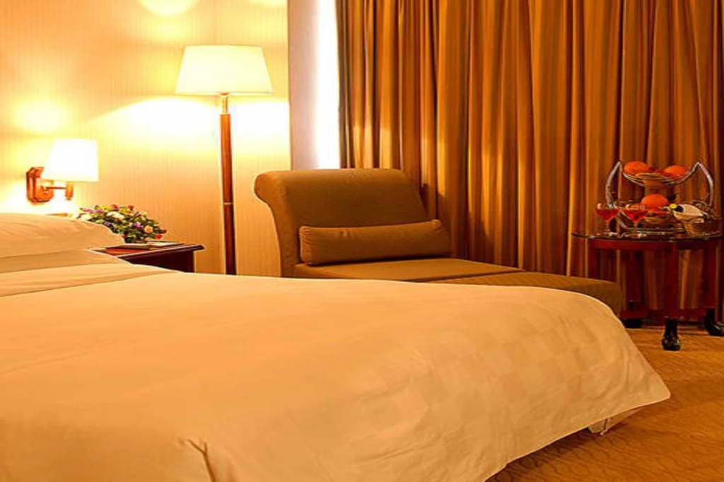 Royalty hotel