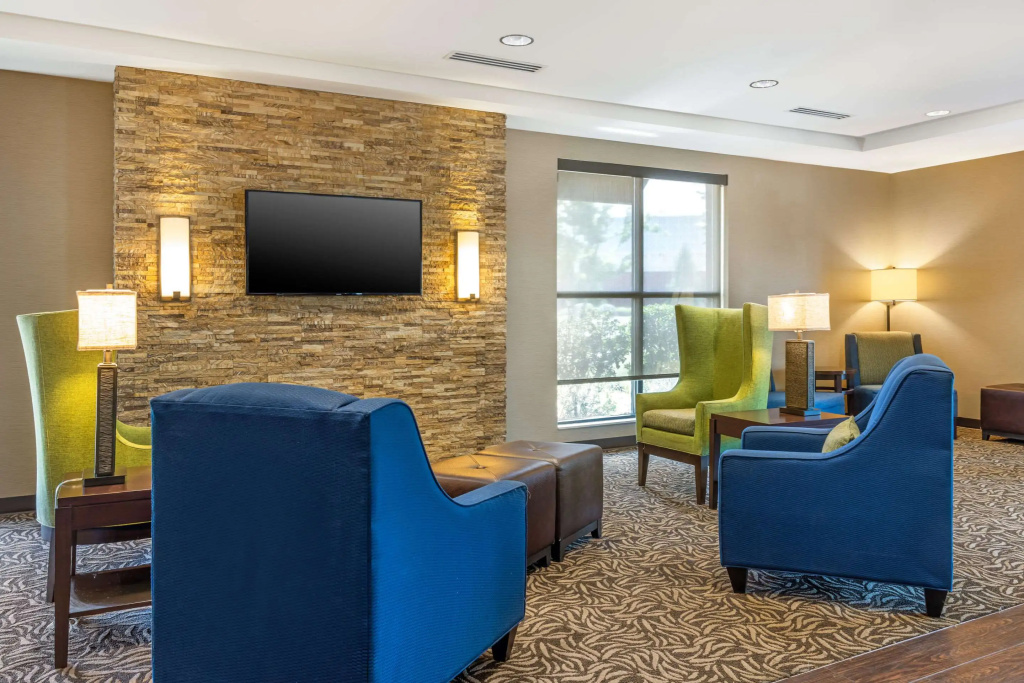 Comfort Inn & Suites At CrossPlex Village