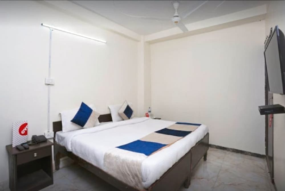 OYO 13280 Hotel Royal India