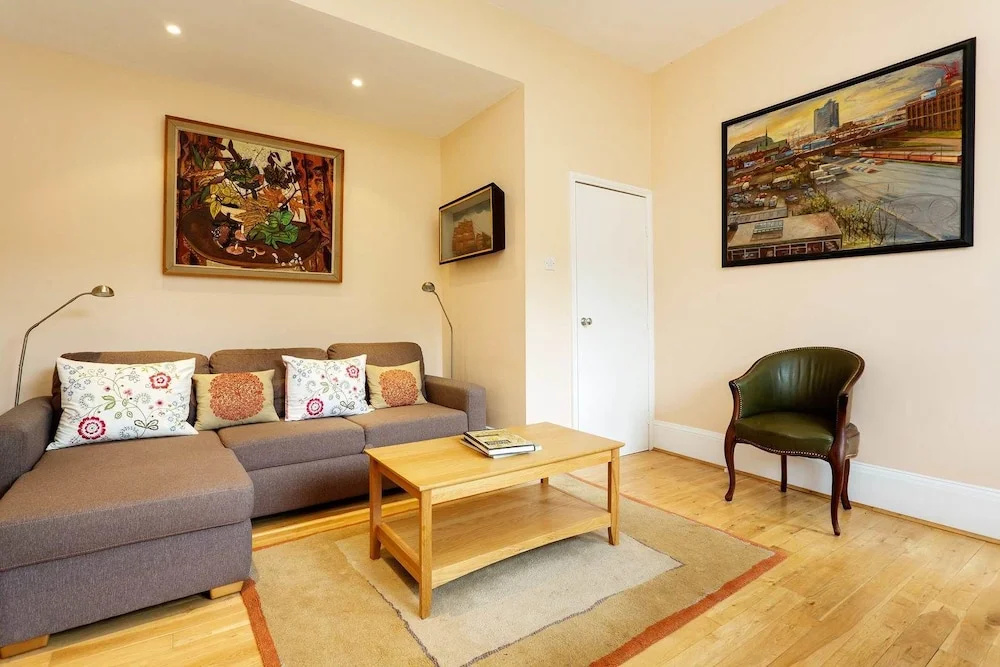 Clarendon Apartment