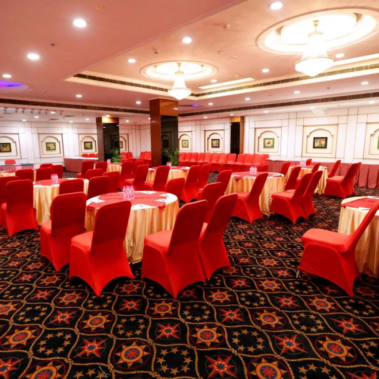 Hotel Meraden Grand