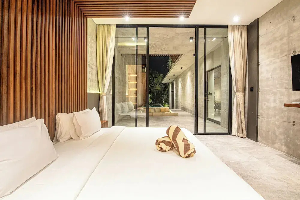Modern 4 BR villa heart of Canggu 8mins to beach
