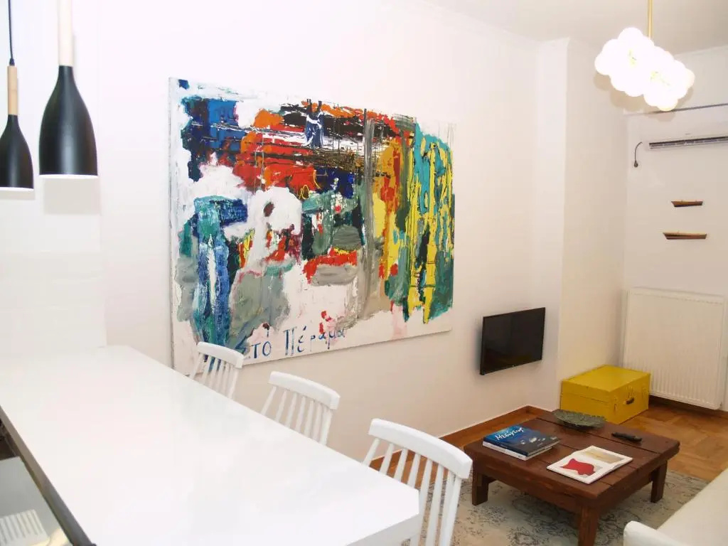 A Refreshed & Rich in Details Apartment in Piraeus (Passalimani - Marina Zeas)