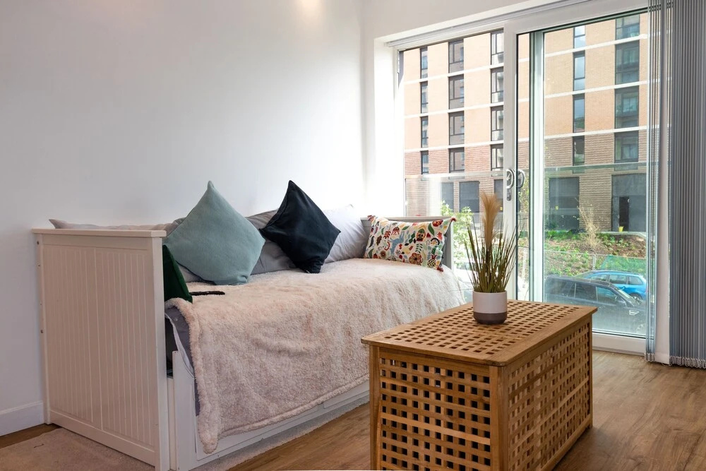 Livestay - 1bed Apt Private Building Free Parking