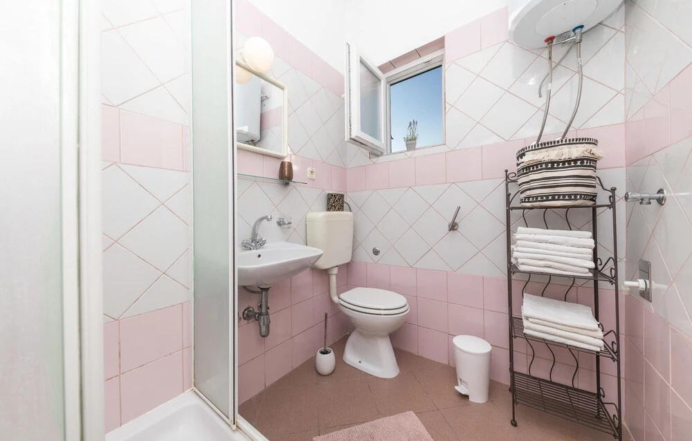 Beautiful Apartment in Vinisce With 2 Bedrooms and Wifi