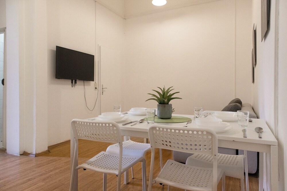 Urban Haven 1BR With 1LR Downtown