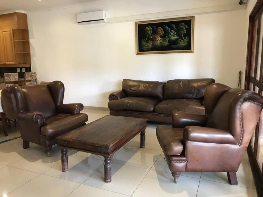 Luxury3 bedroom 6 sleeper penthouse apartment in Shellybeach