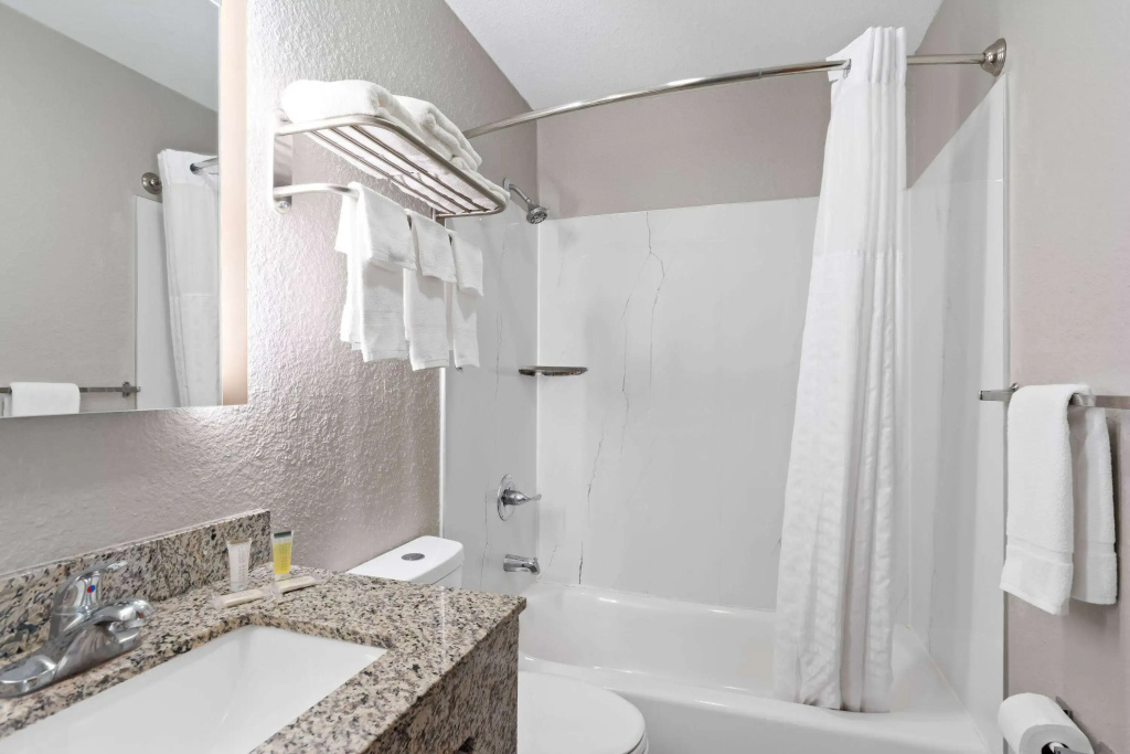 Super 8 by Wyndham Elizabethtown