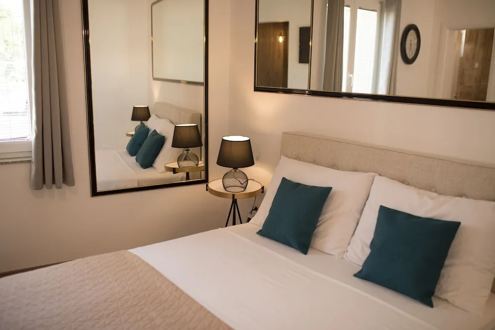 Park Plaza Suites