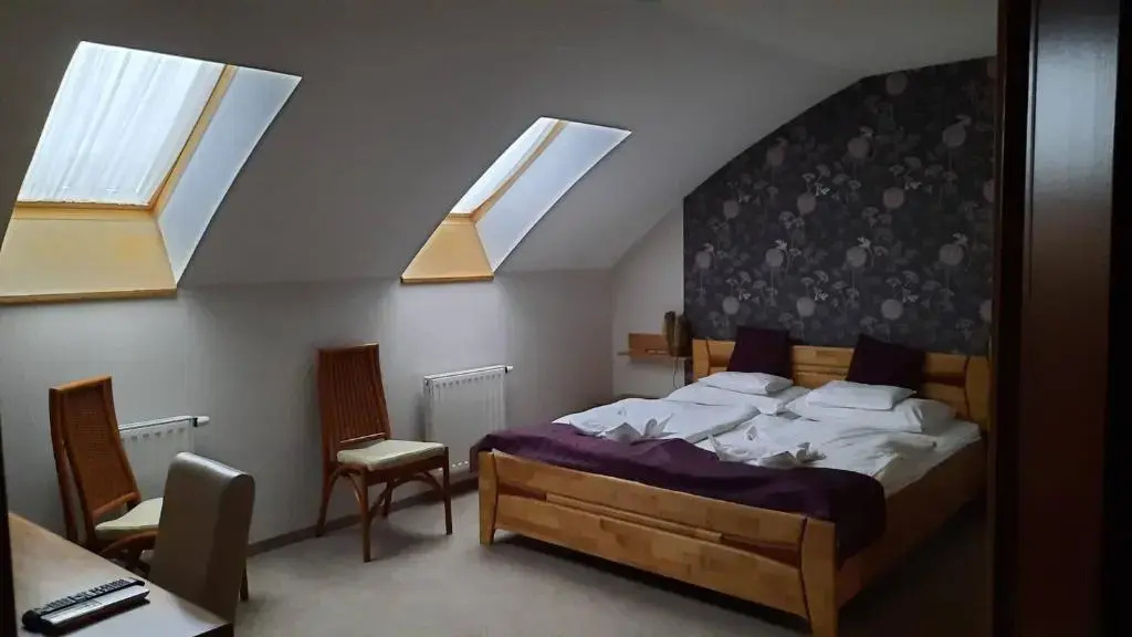 Trojka Hotel És Panzió