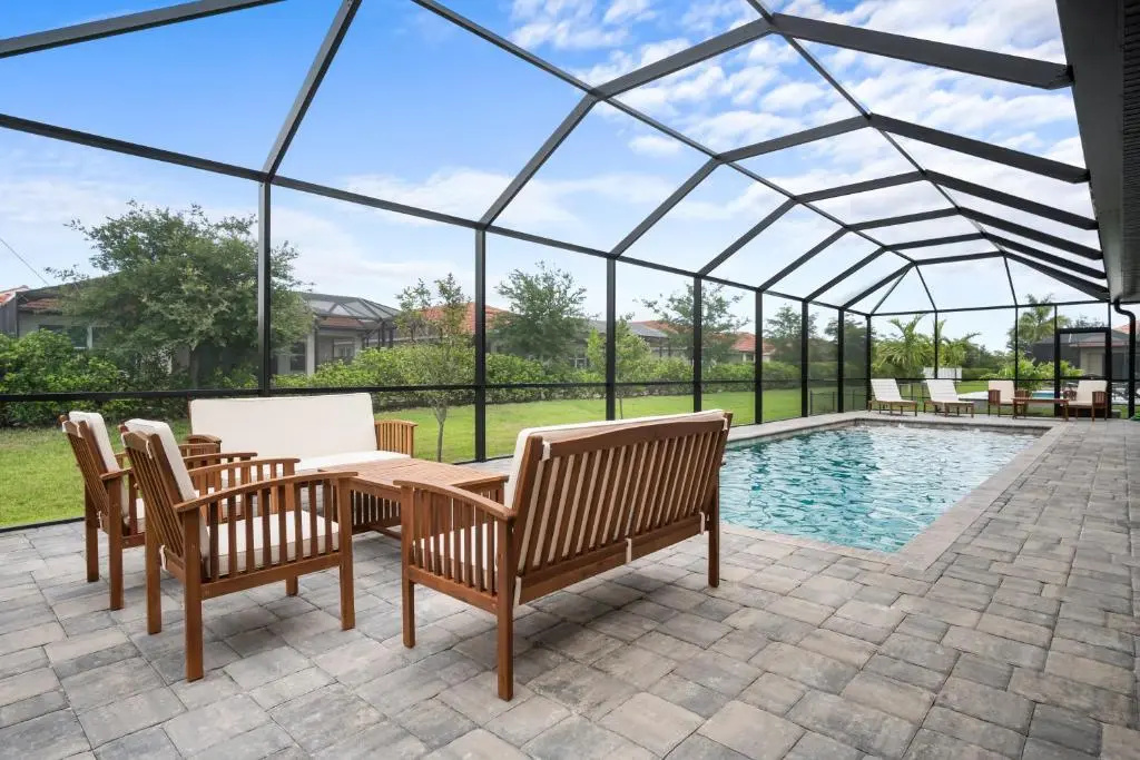 SW FL Oasis - 4bdr - 3bth - POOL - Game Room - Sleeps 10 or more
